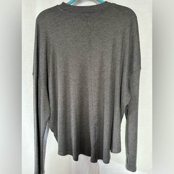 Barely worn. Women’s XXL long sleeve soft tee. Dark gray. - Picture 2 of 3